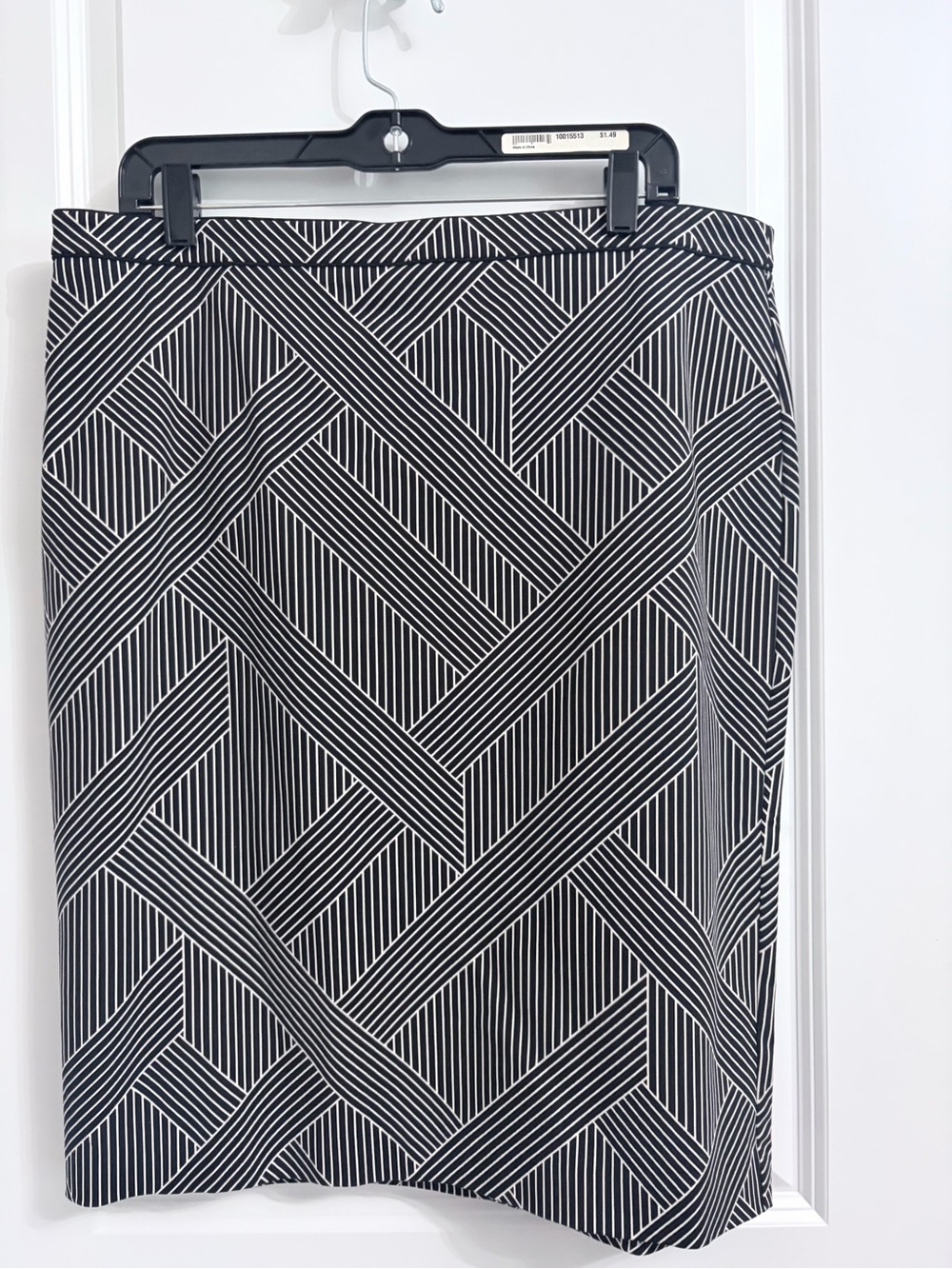 Ann Taylor Black and White Geometric Stripe Pencil Skirt